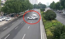 开电动汽车需要考驾照吗