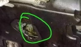 汽车加机油多了对车有损害吗