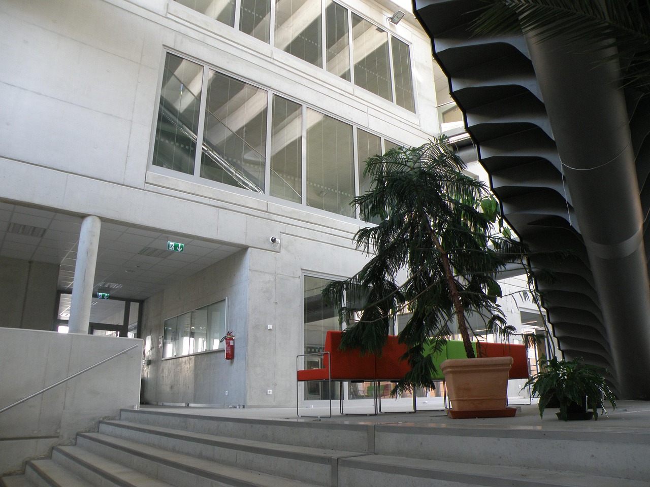 探索水泥房厂，现代建筑的基石